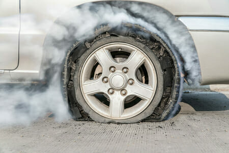 causas comunes de fallas de neumáticos, falla de los frenos