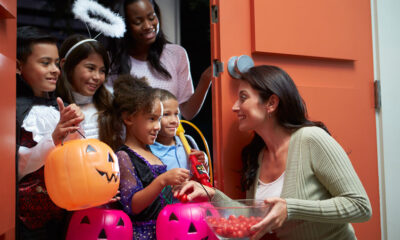 La Magia De Halloween Es Una De Las Favoritas De La Infancia. La Seguridad Cuando Nuestros Hijos Estan "trick-or-treating" Debe De Ser Nuestra Prioridad.
