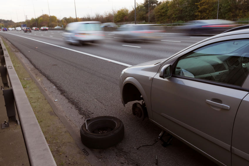 Deteniéndose en el arcén de la carretera podria ser peligroso si no lo hace bien.