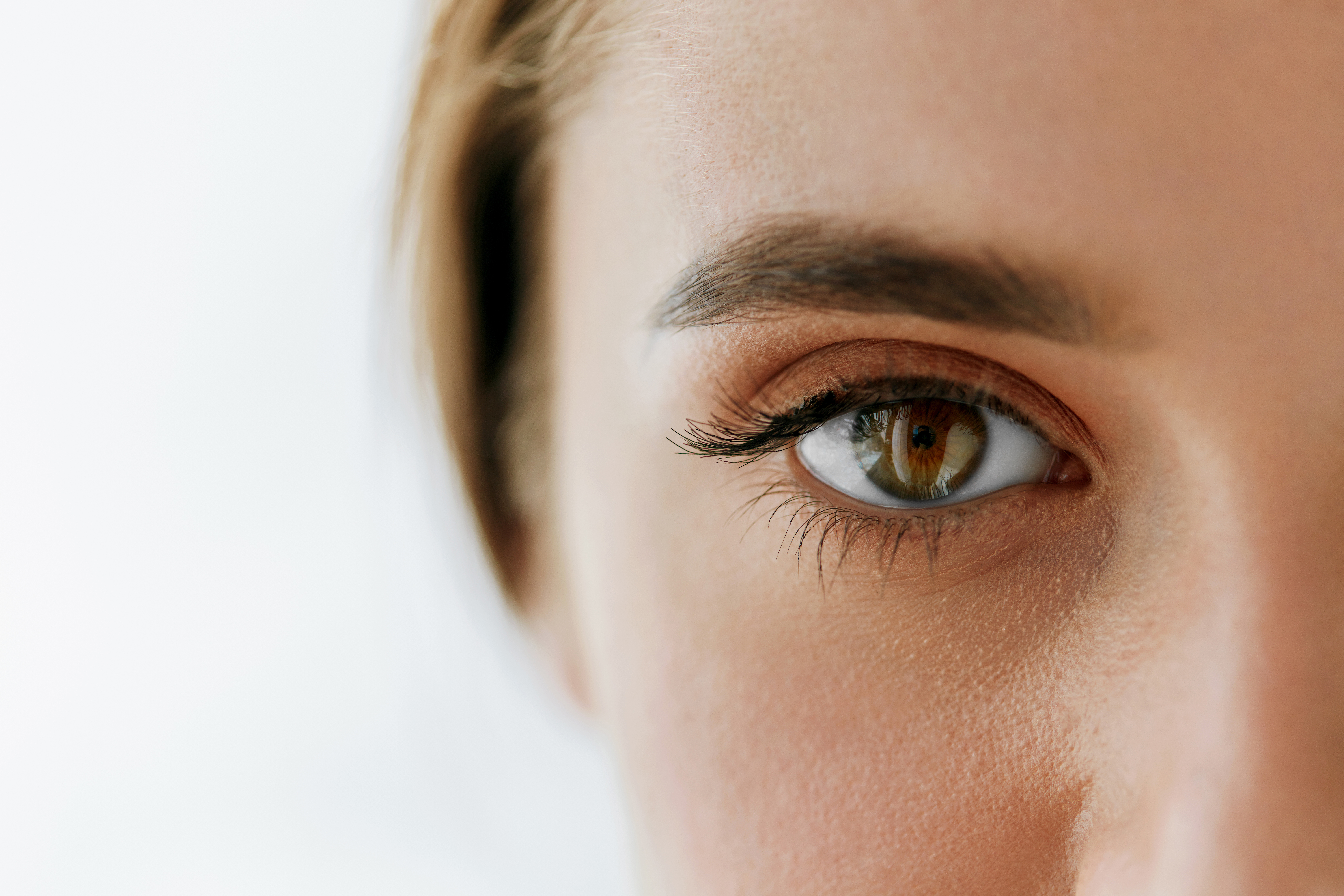 Estudios han demostrado que las personas que toman Elmiron durante un período prolongado tienen un mayor riesgo de desarrollar causar daño a los ojos.