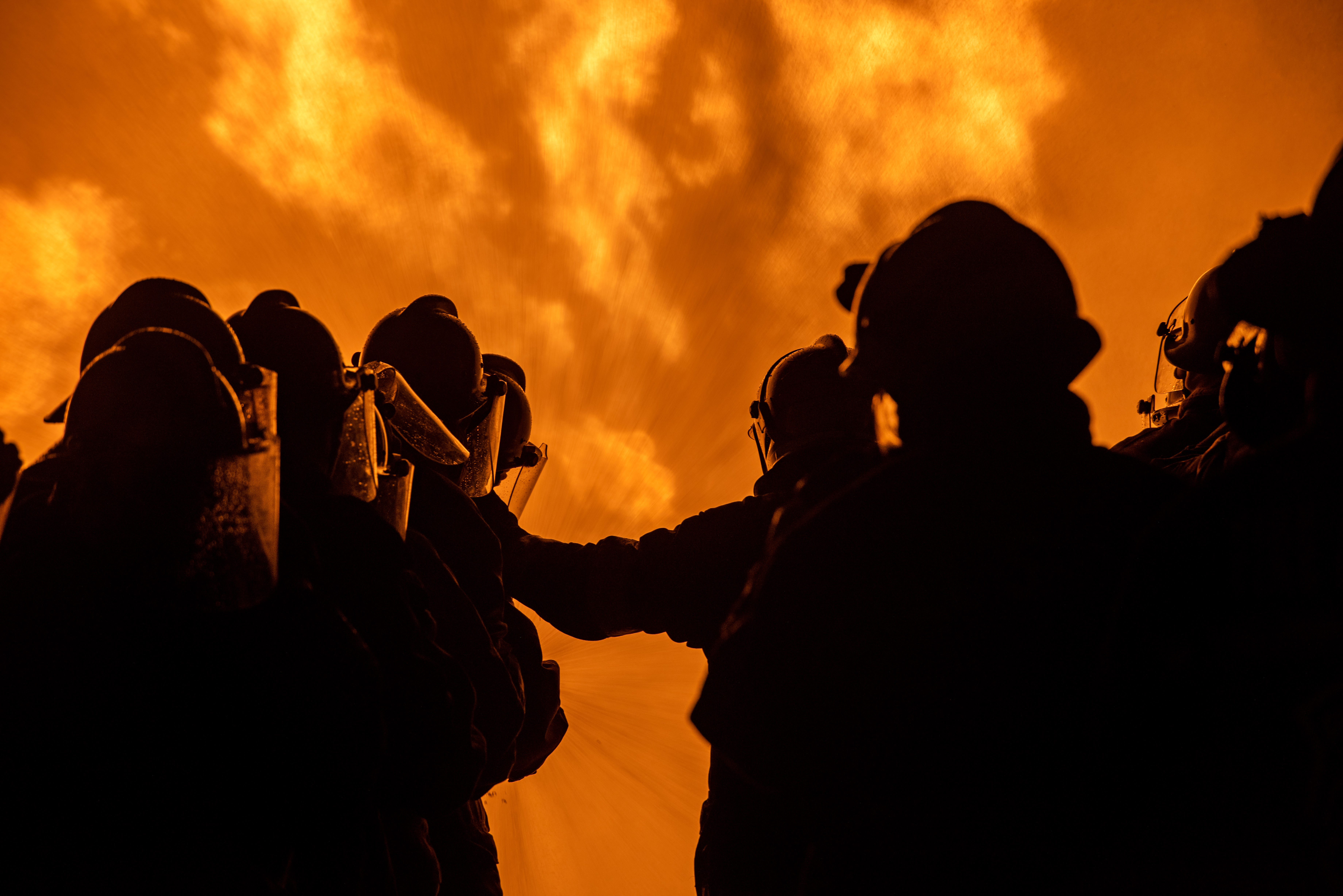 Muchos bomberos en el país están demandando a 3M alegando que la espuma de bombero que rocían para apagar incendios los está enfermando.