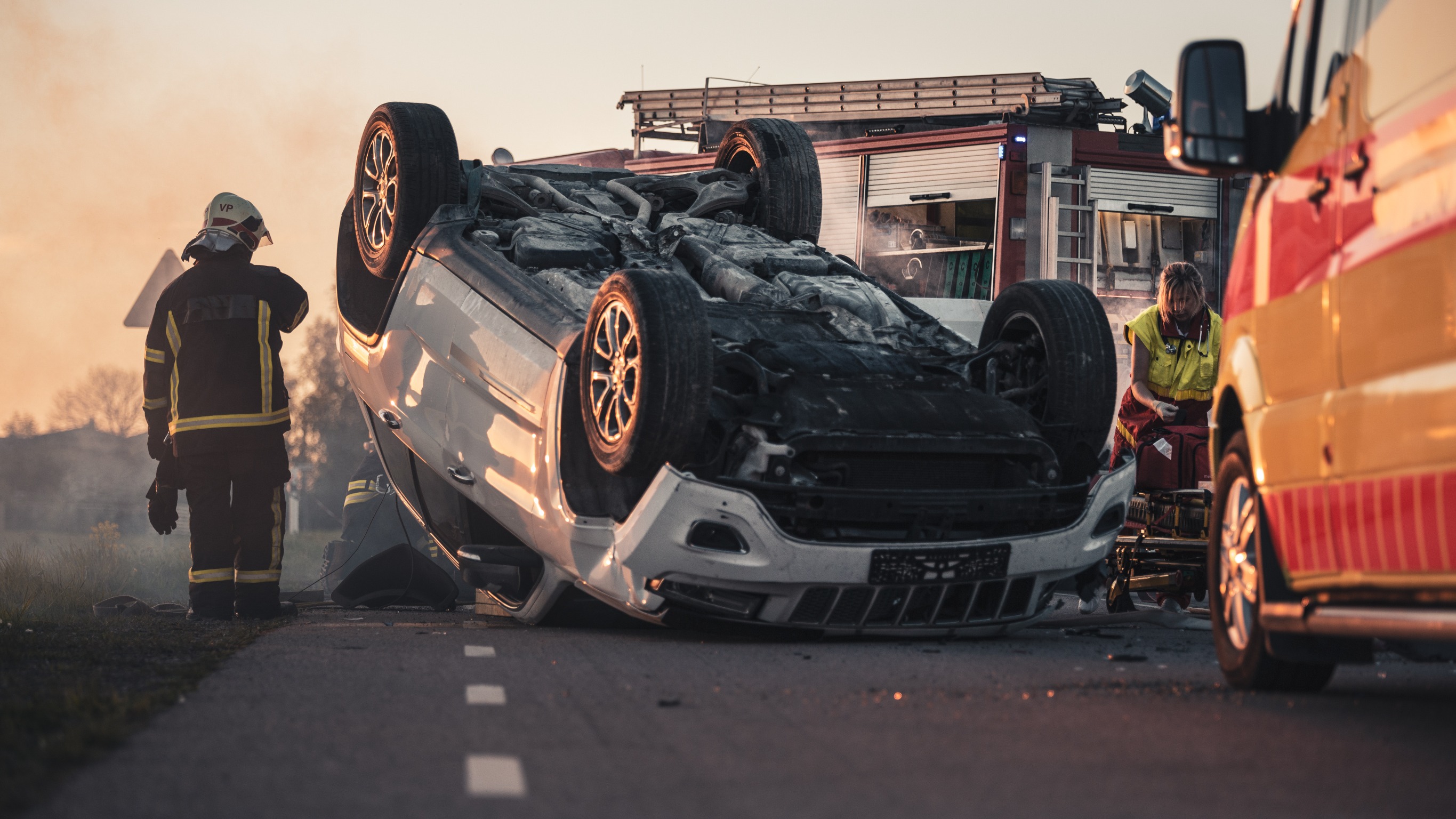 El exceso de velocidad es una de las principales causas de accidentes automovilísticos, con consecuencias que pueden ser mortales.