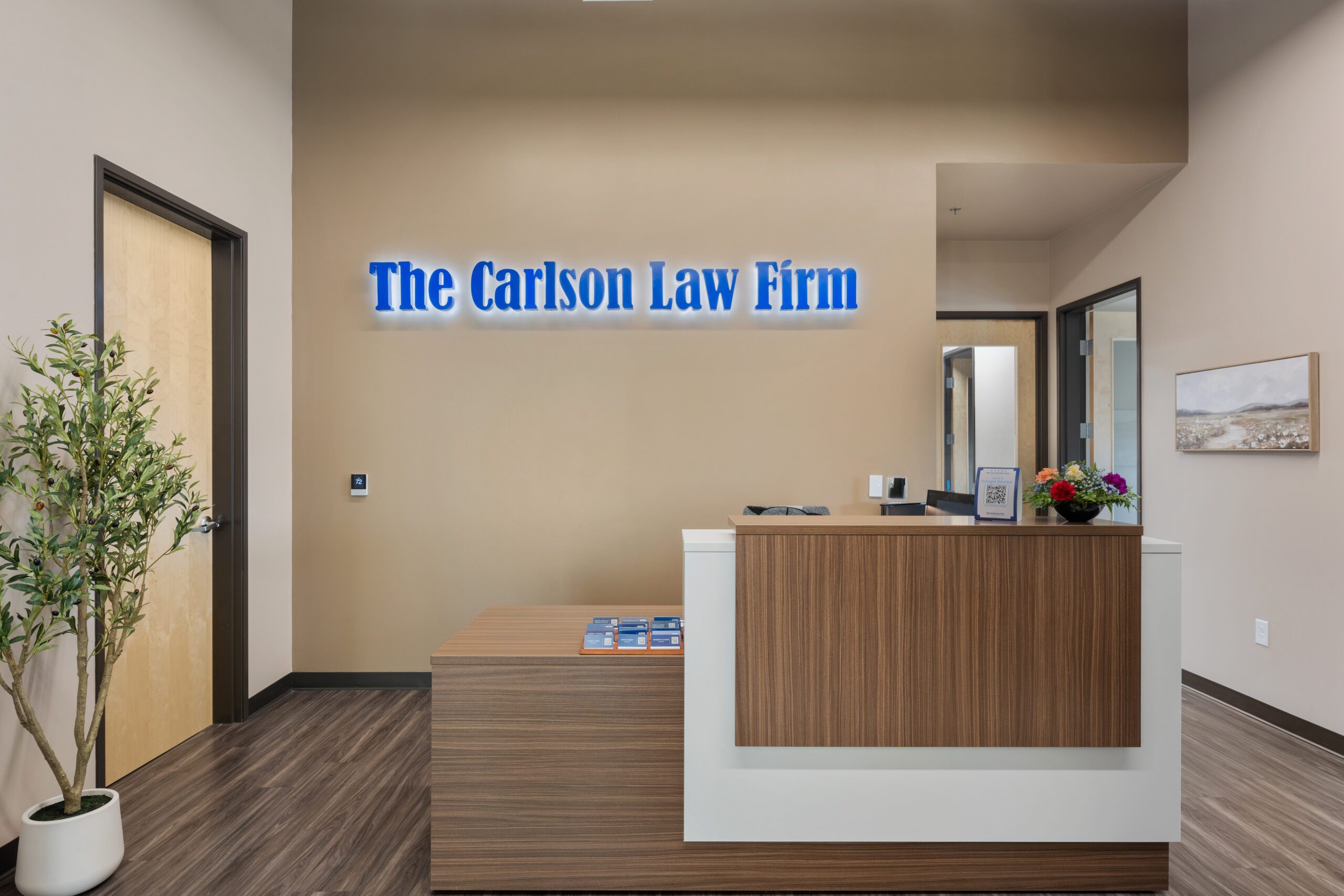 recepción de Nueva oficina de The Carlson Law Firm en Round Rock 2025