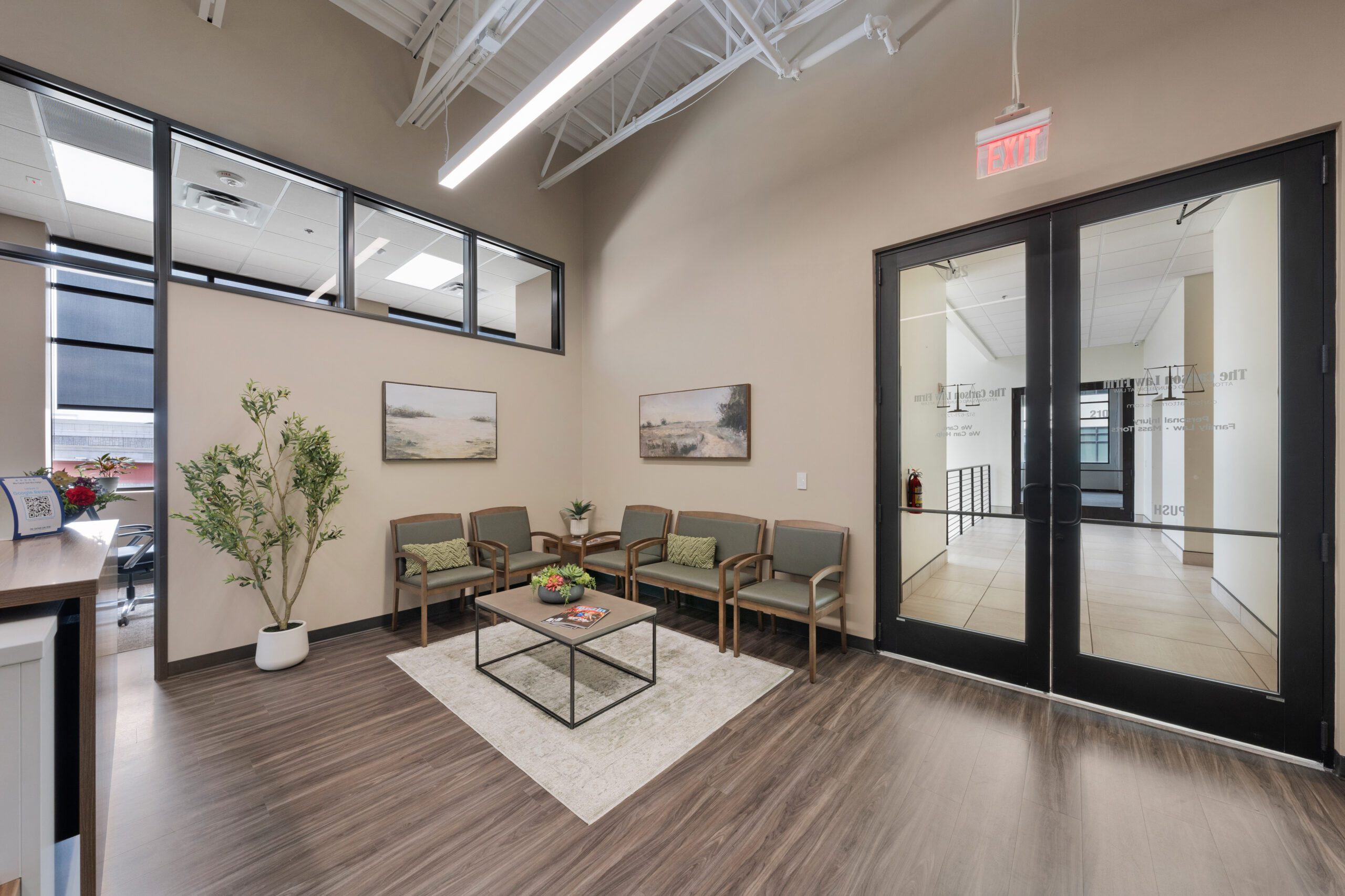 sala de espera de Nueva oficina de The Carlson Law Firm en Round Rock 2025