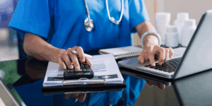 Trabajadores de Salud Buscan Justicia Por Robo de Ingresos
