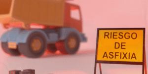 riesgos para niños, advertencias de juguetes, juguetes que lastiman, lesiones causadas por juguetes, riesgo de laceración, riesgo de asfixia