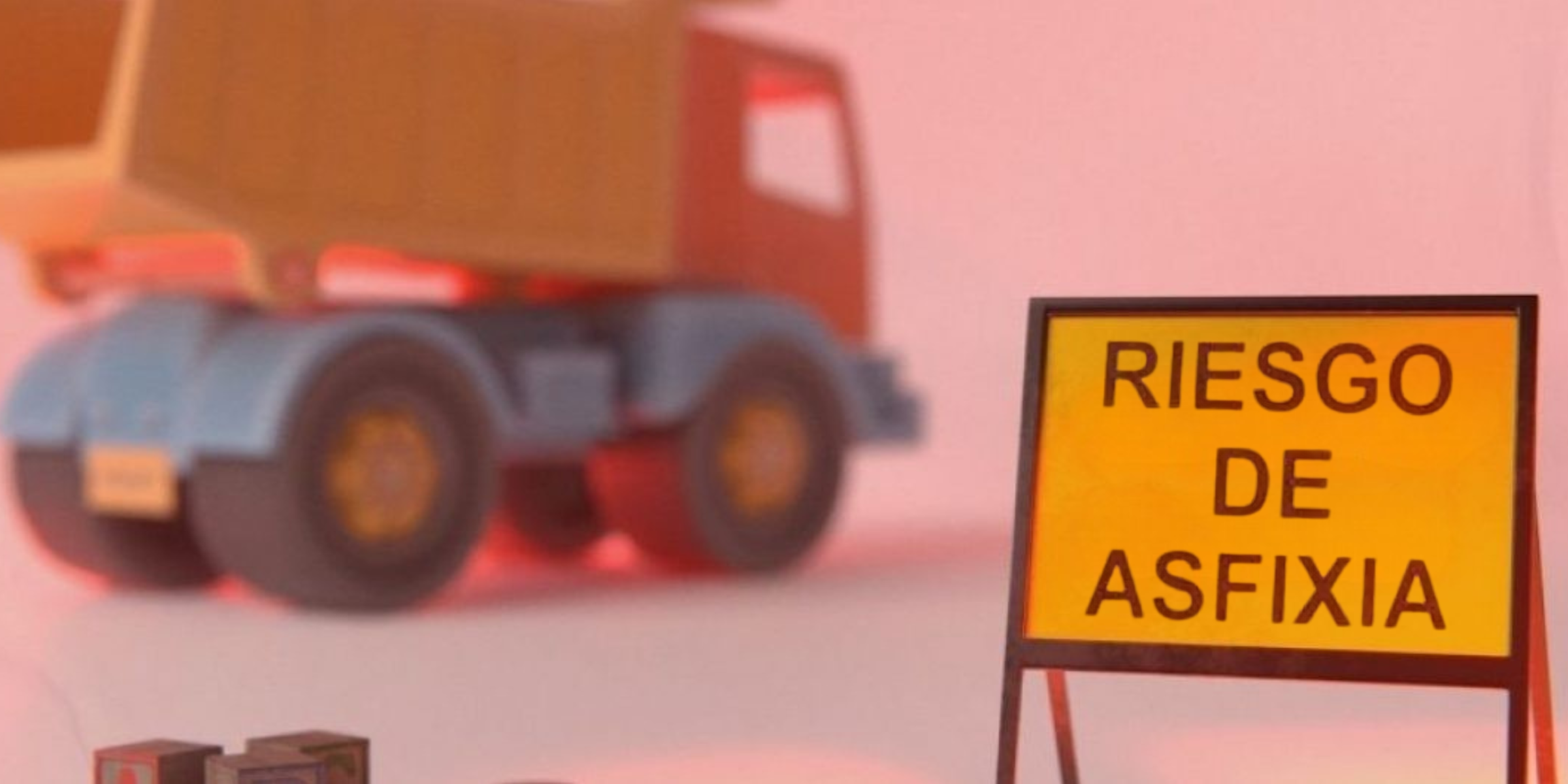 riesgos para niños, advertencias de juguetes, juguetes que lastiman, lesiones causadas por juguetes, riesgo de laceración, riesgo de asfixia