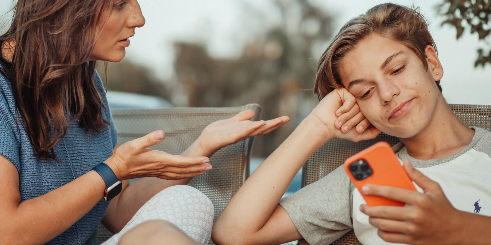 los riesgos de las redes sociales para los jóvenes hispanos