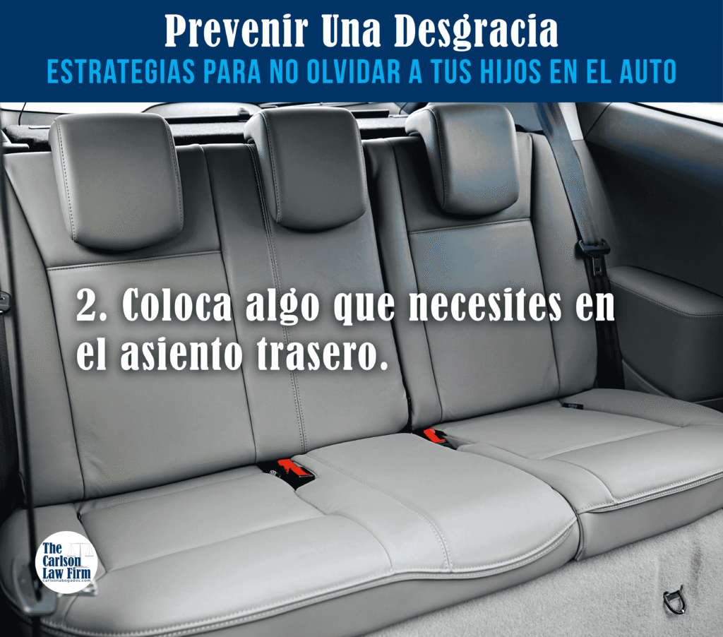Estrategias para evitar olvidar a su niño en el auto; coloca algo que nunca dejas en el asiento trasero como tu billetera o bolsa