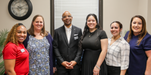 Líderes Empresarios de Baytown Disfrutan Noche de Networking