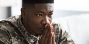 ¿Cómo funciona el divorcio si estoy en deployment?