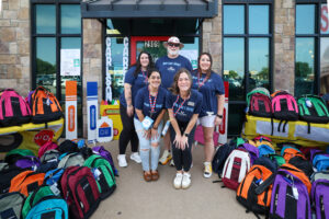 entrega de mochilas en Wichita Falls