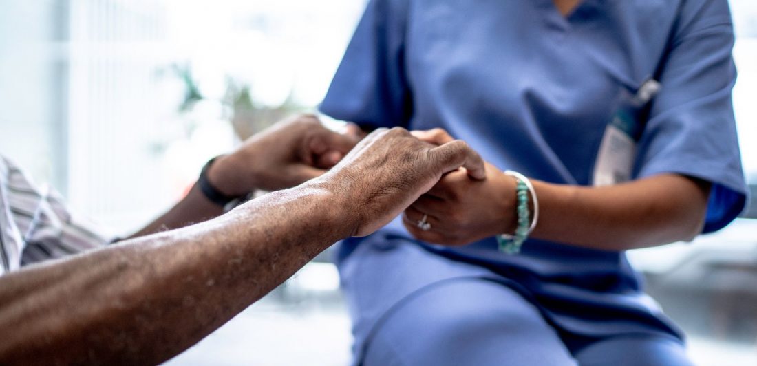 Robo de saario a cuidadores en el campo de salud y enfermeras