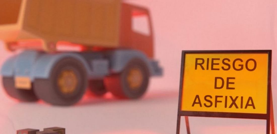 riesgos para niños, advertencias de juguetes, juguetes que lastiman, lesiones causadas por juguetes, riesgo de laceración, riesgo de asfixia