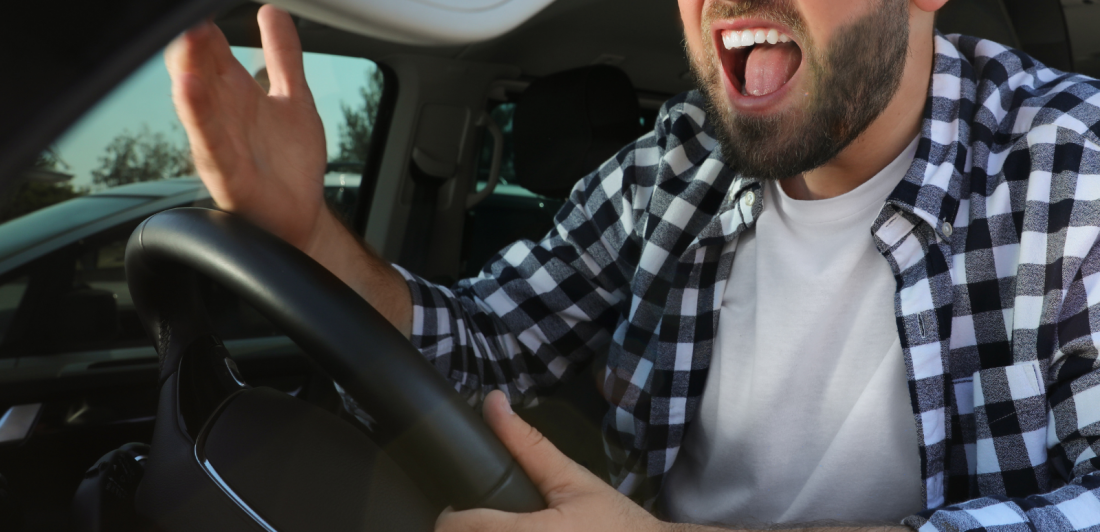 Maneja con calma y evita la ira al volante
