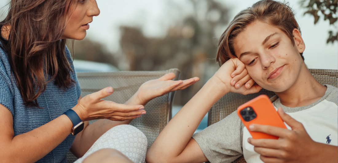 los riesgos de las redes sociales para los jóvenes hispanos