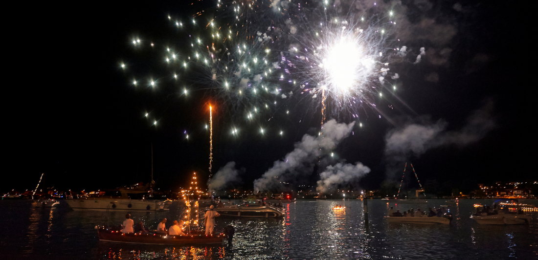 Pasar el cuatro de julio en bote