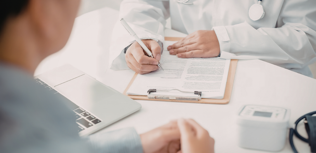 ¿Qué es conducta sexual inapropiada en un exámen médico?
