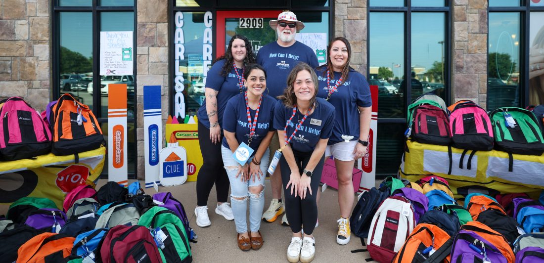 entrega de mochilas en Wichita Falls