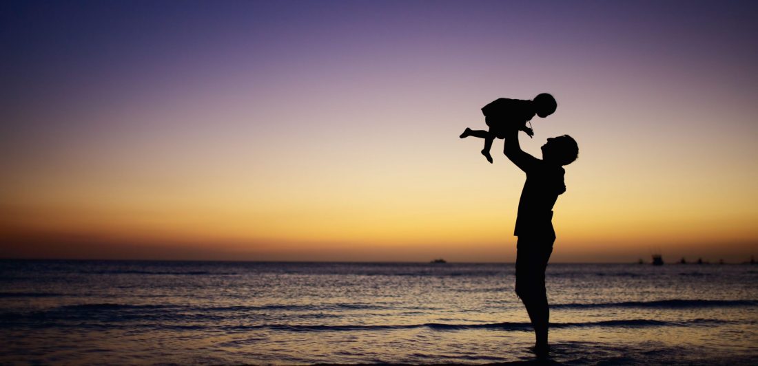 ¿Los tribunales de Texas favorecen a las madres sobre los padres? No, los jueces de Texas basan la disputa de custodia en el mejor interés del niño o niños.