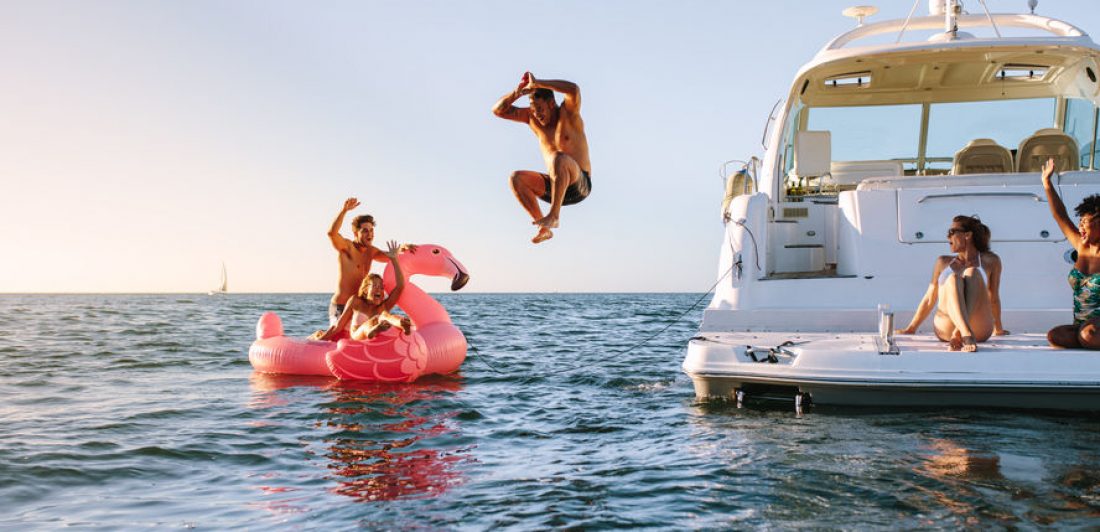 fiesta de barco 4 de julio, choques de botes